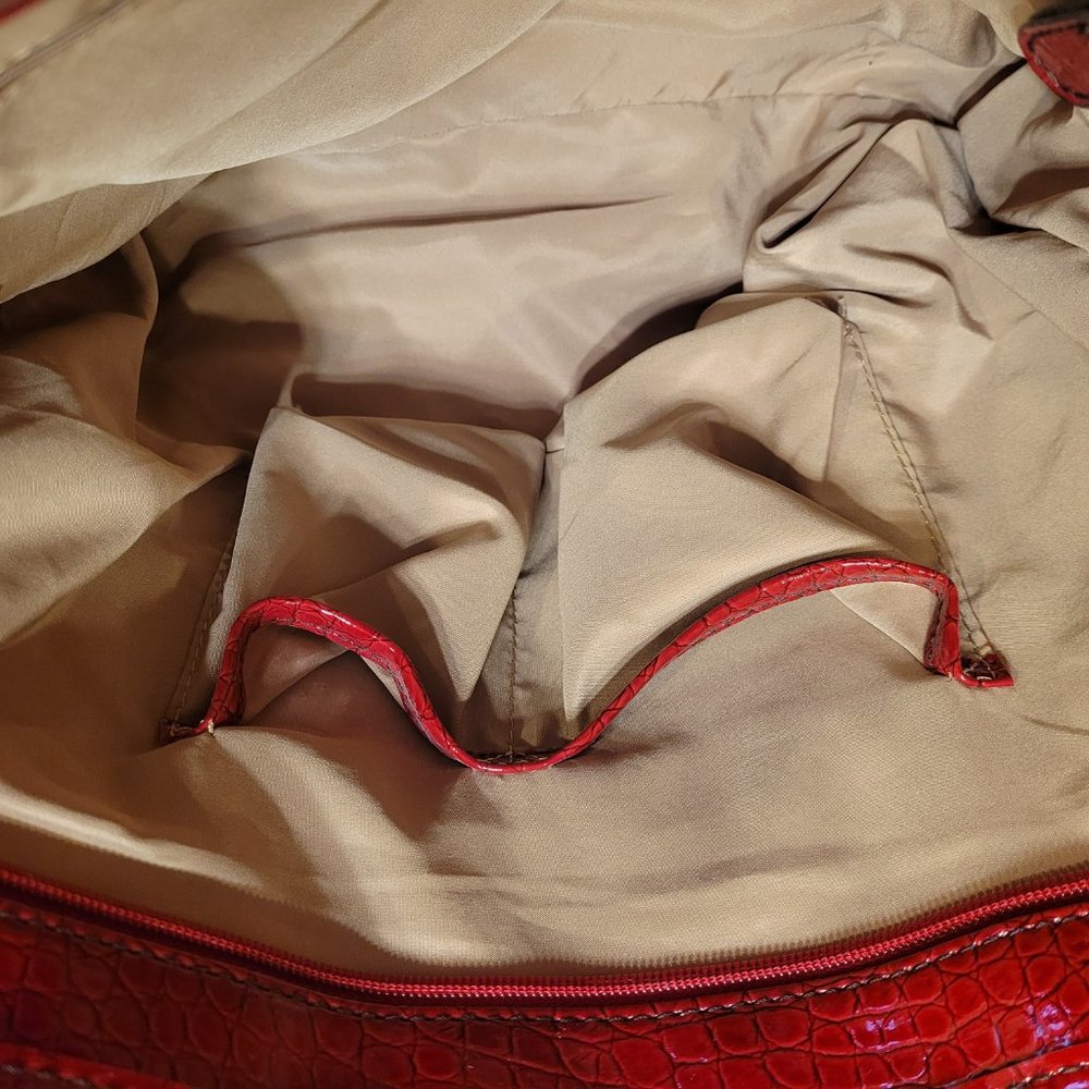 Nine & Co Red Bucket Tote - Picture 7 of 16